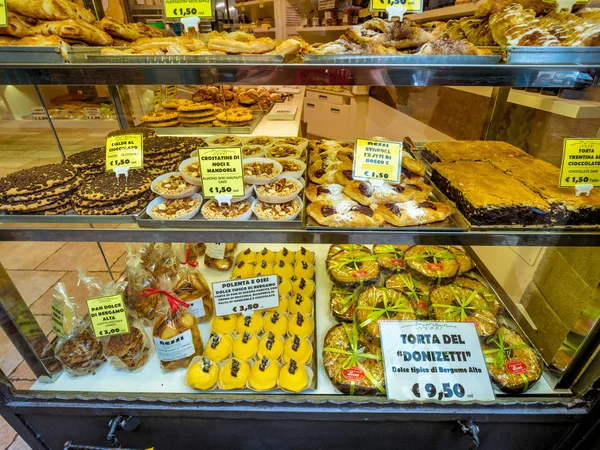 Bolos Italianos Tradicionais Uma Exibição Janela — Fotografia de Stock