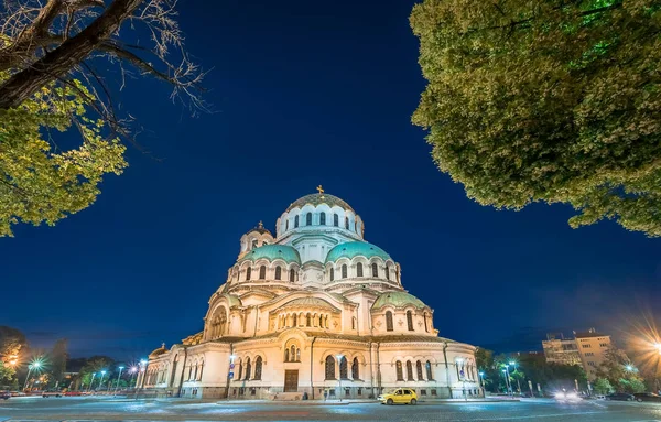 Catedral Alexander Nevsky en Sofía, Bulgaria por la noche . — Foto de Stock
