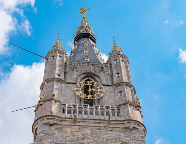 Detail of the top of the Belfry of Ghent on a sunny day. Beautiful architecture and landmark of the medieval city of Gent in Belgium on summer. — Stock Photo, Image
