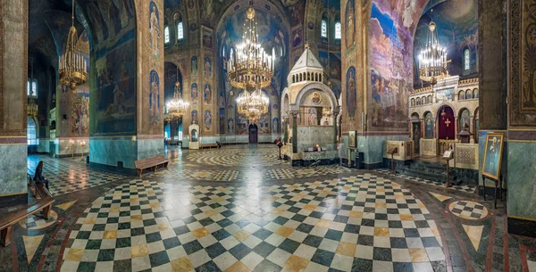 София, Болгария. Около июля 2018 года. Панорама интерьера Александро-Невского собора — стоковое фото