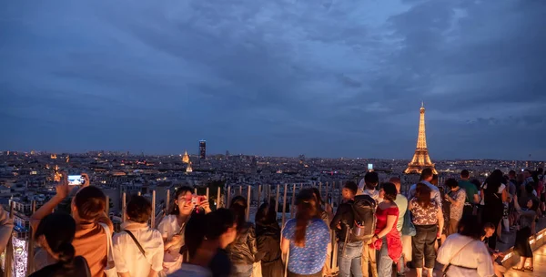 Paris, France. Vers octobre 2019.Vue de nuit de Paris et de la tour Eiffel . — Photo