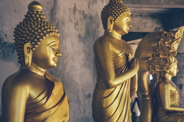 Goldene Buddhas Einem Tempel Getöntes Image Mit Vintage Effekt Look — Stockfoto