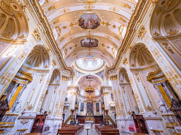 ベルガモ イタリア シルカ2018年5月 ドゥモの観光客 サンタ マリア マッジョーレ大聖堂 カッペッラ コロニと晴れた日にシッタ アルタの大聖堂 — ストック写真