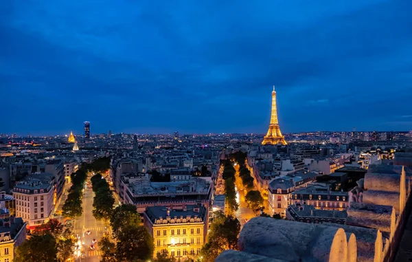 Paris, France. Vers octobre 2019. Vue aérienne nocturne de Paris et de la tour Eiffel . — Photo