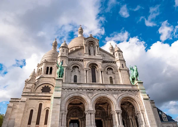 Fassade Herz Jesu Basilika in Paris, Frankreich. — Stockfoto