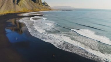 Kara Kum Sahili üzerinde Uçan Hava Aracı Görünümü