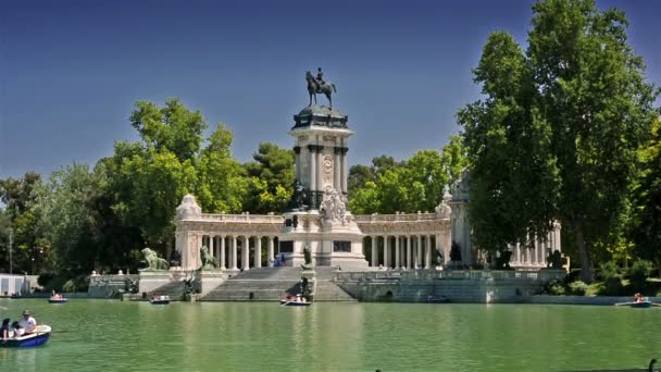 Madrid Spanje Juli 2015 Toeristen Lokale Bevolking Retiro Park — Stockvideo