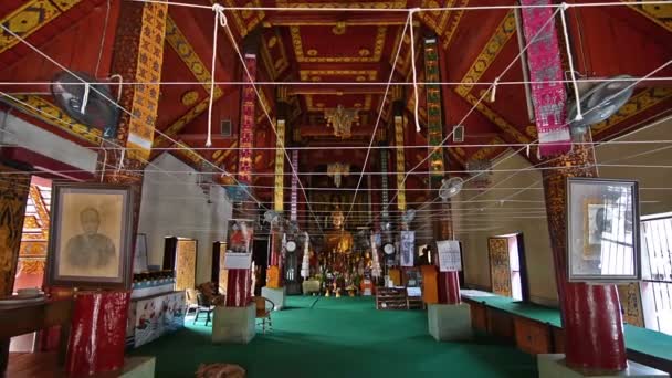 Chiang Mai Mensen Bidden Tot Boeddha Wat — Stockvideo