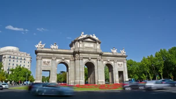 Madrid Spanien Juli 2015 Trafiken Runt Puerta Alcala Tidsförlopp — Stockvideo