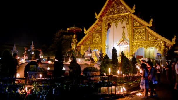 Chiang Mai Thailand Februari 2016 Thailändare Ber Och Bränner Ljus — Stockvideo