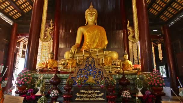 Chiang Mai Pessoas Orando Buda Wat — Vídeo de Stock