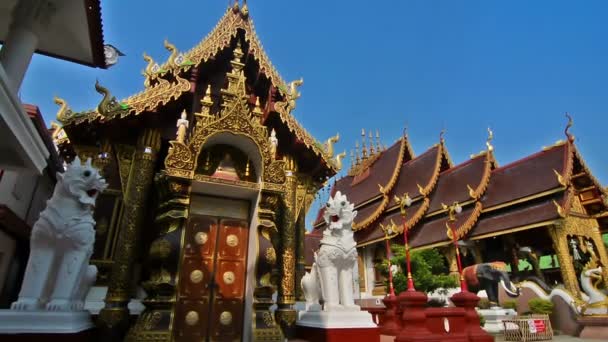 Fasada Świątyni Wat Saen Muang Luang Wat Hua Khuang Chiang — Wideo stockowe