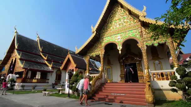 Chiang Mai Thaïlande Vers Février 2016 Touristes Entrant Dans Temple — Video