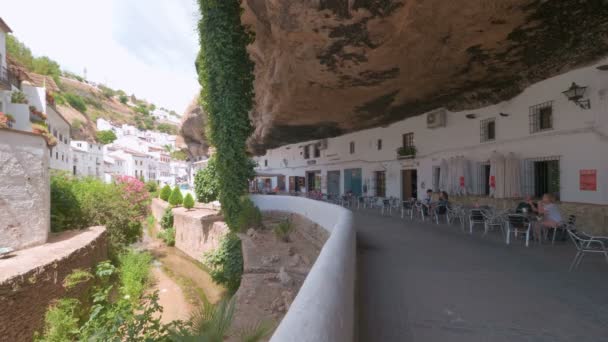 Setenil Las Bodegas Espanha Por Volta Fevereiro 2019 Restaurantes Casas — Vídeo de Stock