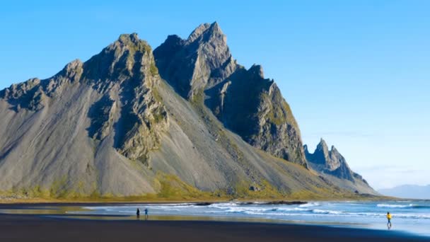 Epic View Landscape Black Sand Beach Stokksnes Montaña Vestrahorn Fondo — Vídeos de Stock