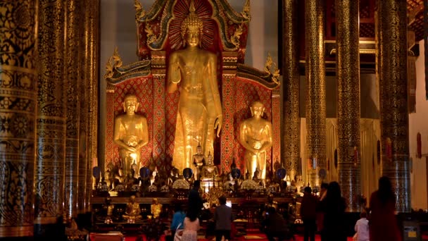 Chiang Mai Mensen Bidden Tot Boeddha Wat — Stockvideo