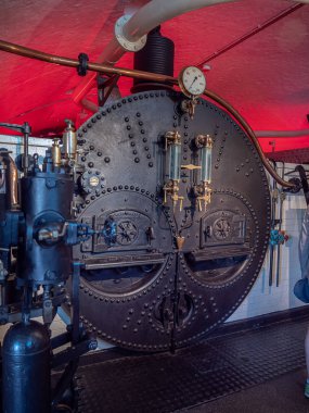 Londra, Birleşik Krallık. Aralık 2019. Kule köprüsünün mekanizmasının hidrolik kaldırma sistemi.