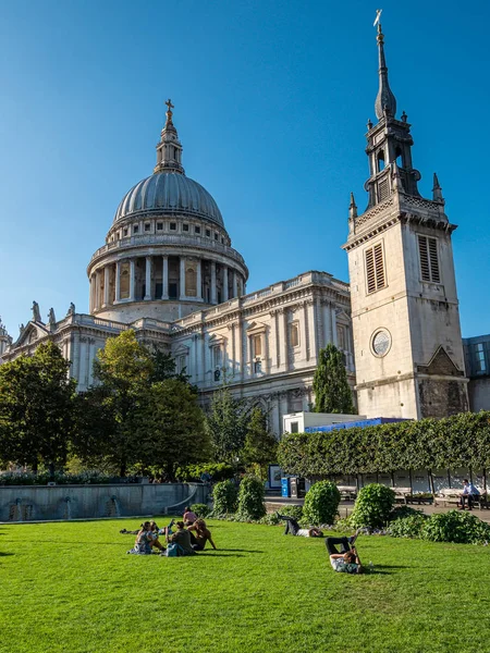 London Vereinigtes Königreich Dezember 2019 Menschen Unter Der Sonne Einem — Stockfoto