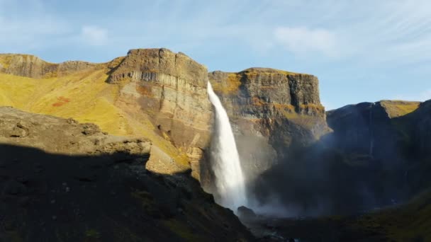 在冰岛海佛斯瀑布的风景上俯瞰史诗式的无人驾驶飞机 自然和生态概念背景 — 图库视频影像
