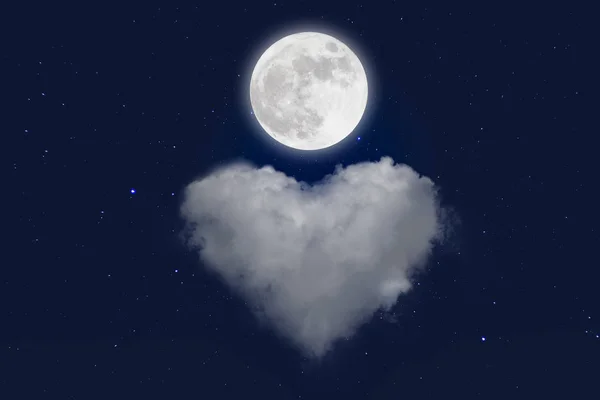 Fullmåne med stjärnhimmel och moln bakgrund. Romantisk natt. — Stockfoto