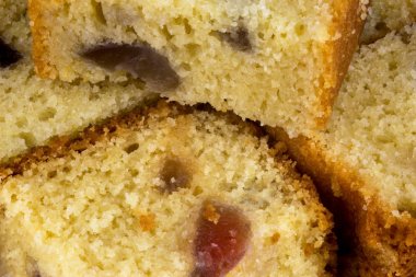 Fırından yeni çıkmış kiraz kek yakın bakış