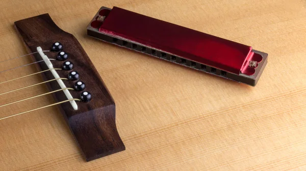 Old Harmonica On Top Of Acoustic Guitar — 스톡 사진