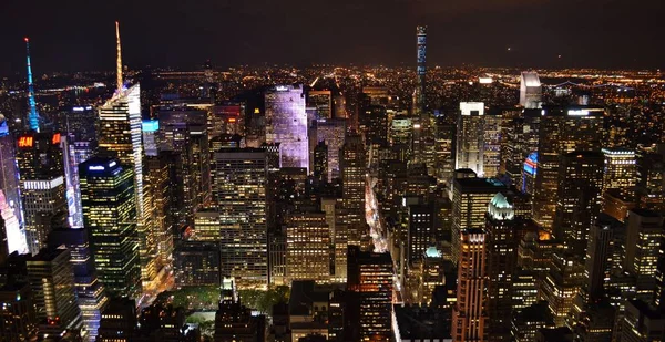 Midtown Manhattan à noite — Fotografia de Stock