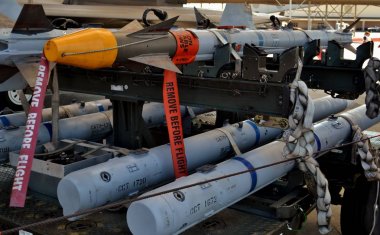 Hava Kuvvetleri AIM-9 Sidewinder ve AIM-120 Amraam füzeleri