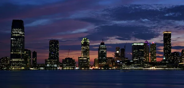 Skyline över Jersey City vid solnedgången — Stockfoto