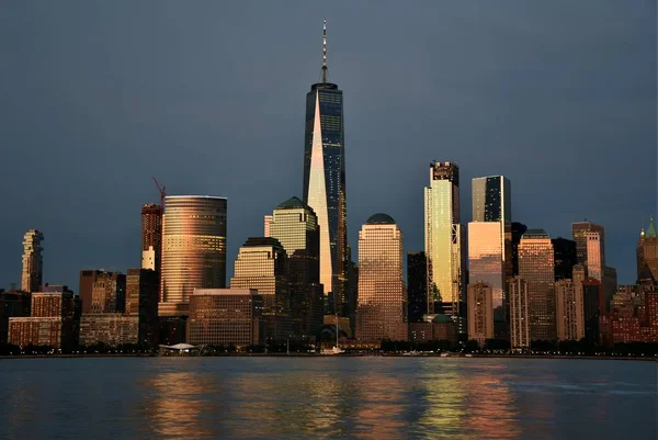 Skyline of Downtown Manhattan at Dusk — Stock Photo, Image