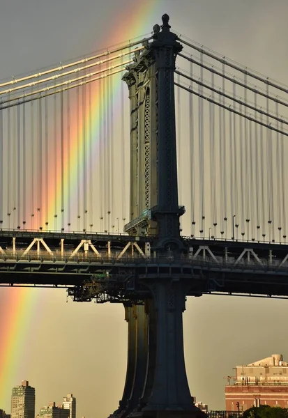 Manhattan Bridge and Rainbow — Stock Photo, Image