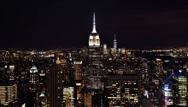 Manhattan skyline 's nachts — Stockfoto