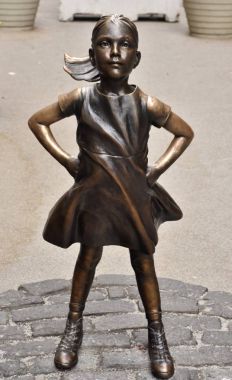 New York'ta korkusuz kız heykeli