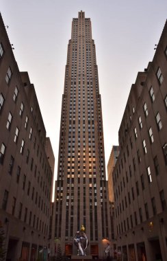 Dusk 30 Rockefeller Plaza'da