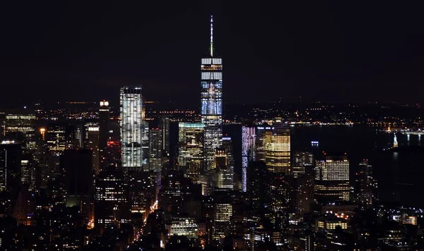 Manhattan skyline à noite — Fotografia de Stock