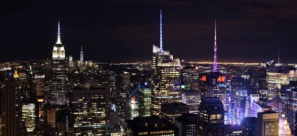 New York City skyline på natten — Stockfoto