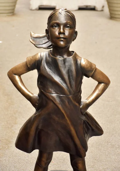 Furchtlose Mädchen-Statue in der Wall Street — Stockfoto