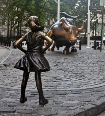 2 Temmuz 2017; Manhattan, New York, ABD: The Bull şarj ve korkusuz kız heykeller şehir Manhattan New York City Wall Street'te. 