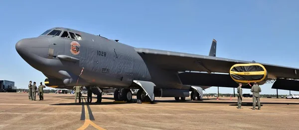 哥伦布 Afb 密西西比 2018年4月20日 美国空军 同温层堡垒轰炸机在跑道上的哥伦布空军基地 — 图库照片