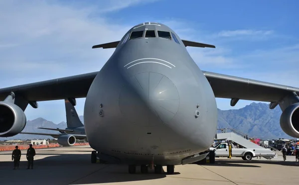 Tucson Usa 2019年3月23日 美国空军C 5银河货机在戴维斯 蒙森空军基地跑道上 这架C 5属于特拉维斯空军基地的第60空中机动联队 — 图库照片
