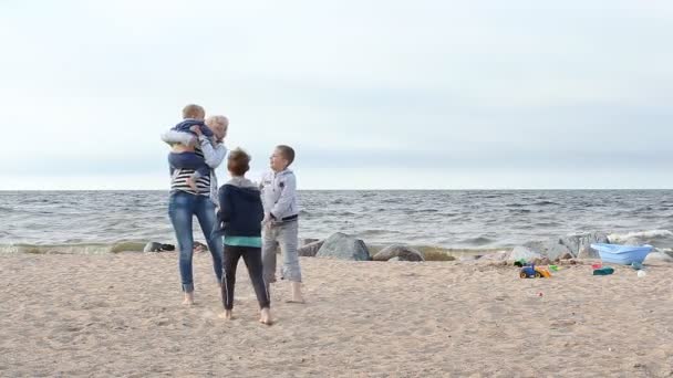 Family Vacation Ocean Young Woman Children Running Playing Frolicking Boys — Stock Video