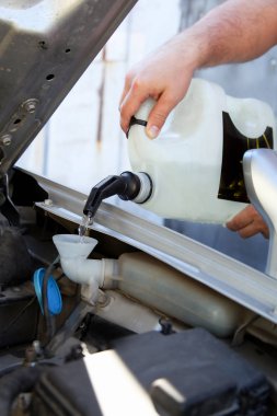 Araç yıkama tankında antifriz (su) asal