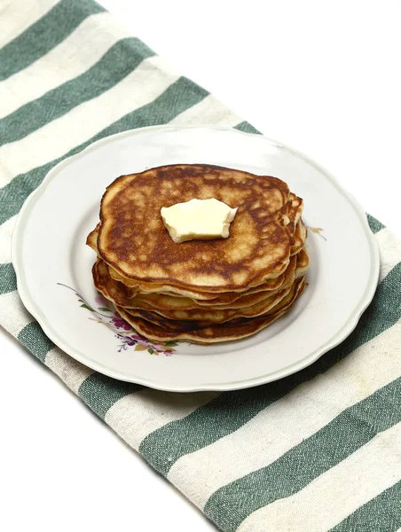 Pancakes il martedì grasso con una fetta di burro — Foto Stock