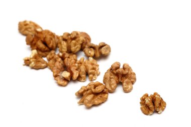 beyaz arkaplanda ceviz