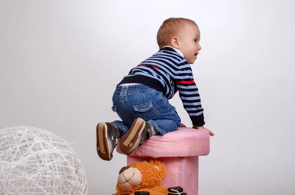 Little boy playing with yarn balls on a white background — Stock Photo, Image