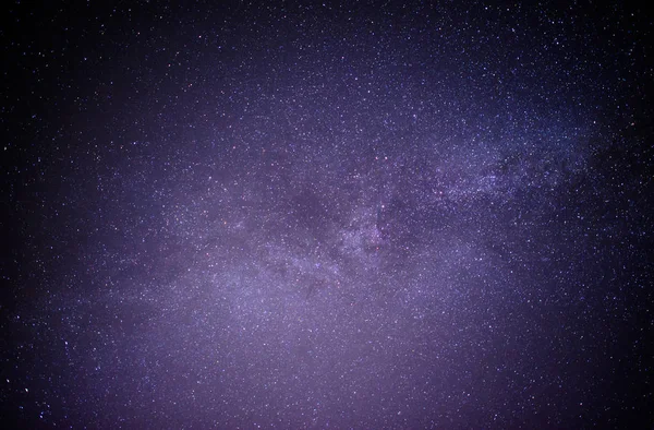 Μαύρη νύχτα ουρανό άφθονο αστέρια με — Φωτογραφία Αρχείου