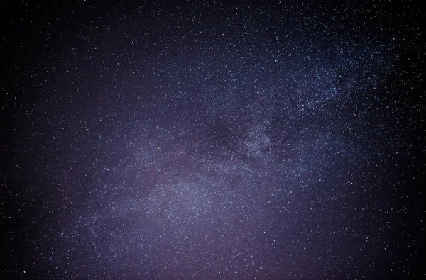 Μαύρη νύχτα ουρανό άφθονο αστέρια με — Φωτογραφία Αρχείου