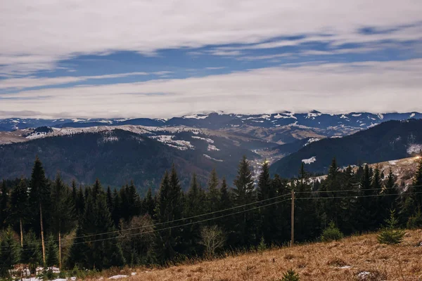 Scenic winter view on top of the Carpathian mountain — Stock Photo, Image