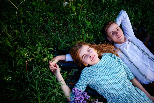 Young Couple Lying Grass Relax View — Stock Photo, Image