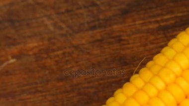 haşlanmış mısır yan yana yattı